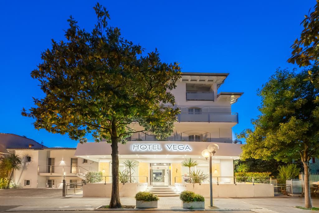 Hotel Vega Малчезине Екстериор снимка