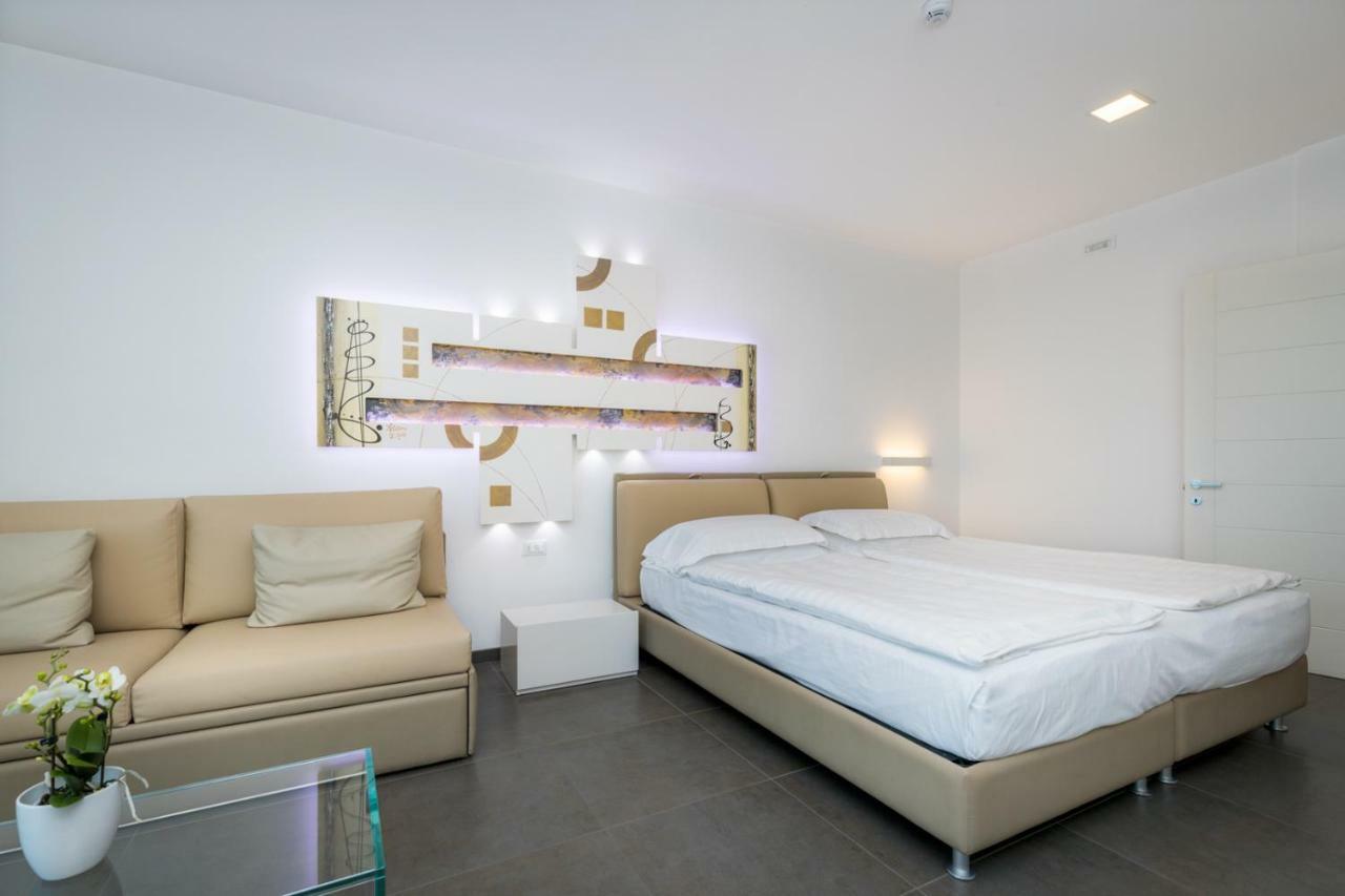 Hotel Vega Малчезине Екстериор снимка
