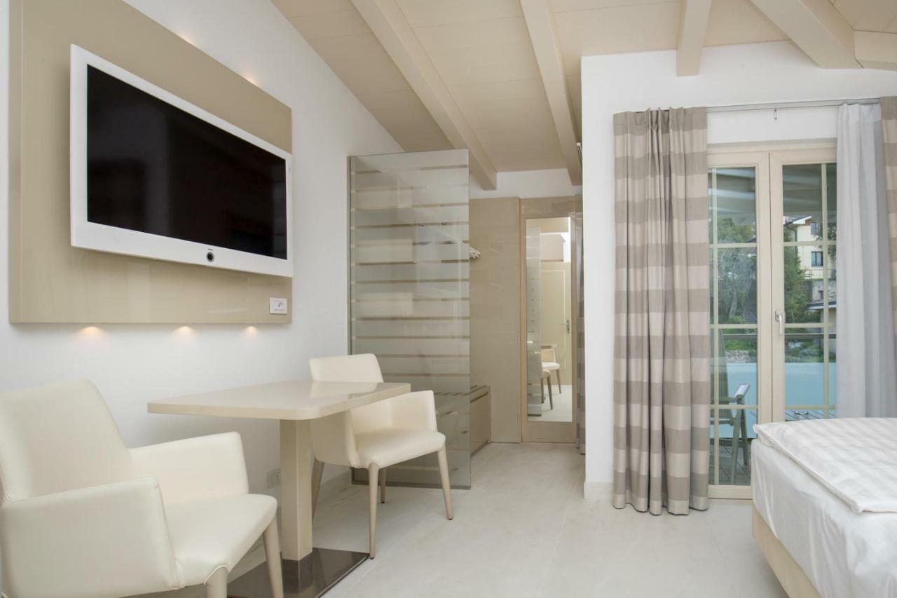 Hotel Vega Малчезине Екстериор снимка